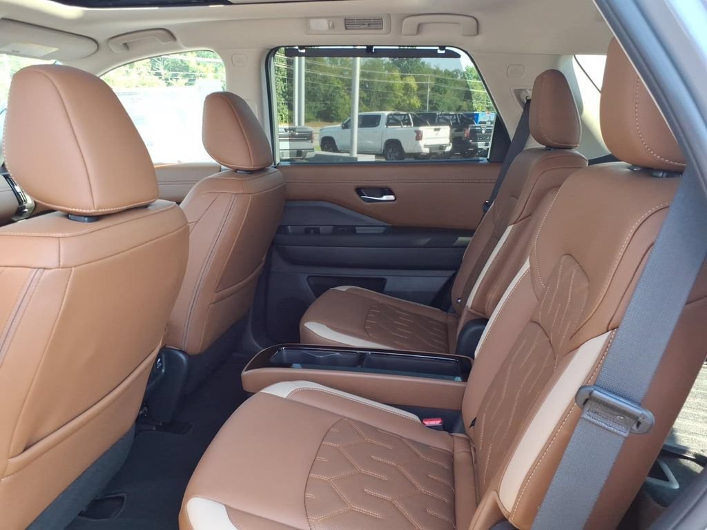 New 2026 Nissan Pathfinder Platinum AWD/4WD image 7