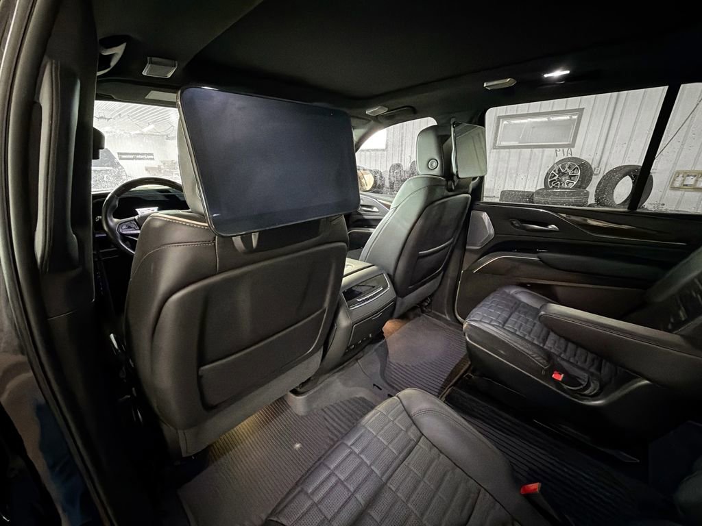 Used 2024 Cadillac Escalade Sport Platinum w/ LPO, ONYX Package AWD/4WD image 9