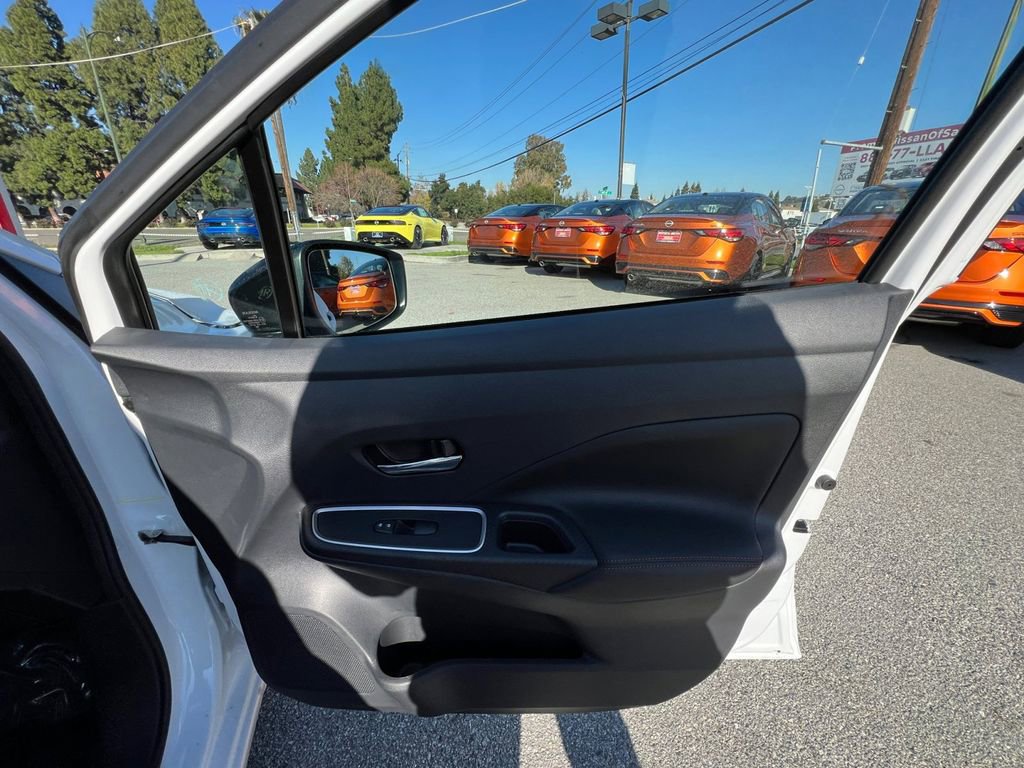 Certified 2025 Nissan Versa SR w/ Trunk Package image 29