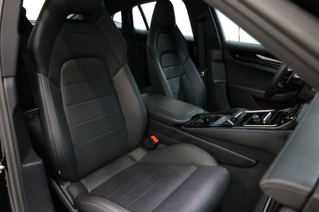 Used 2025 Porsche Panamera image 73