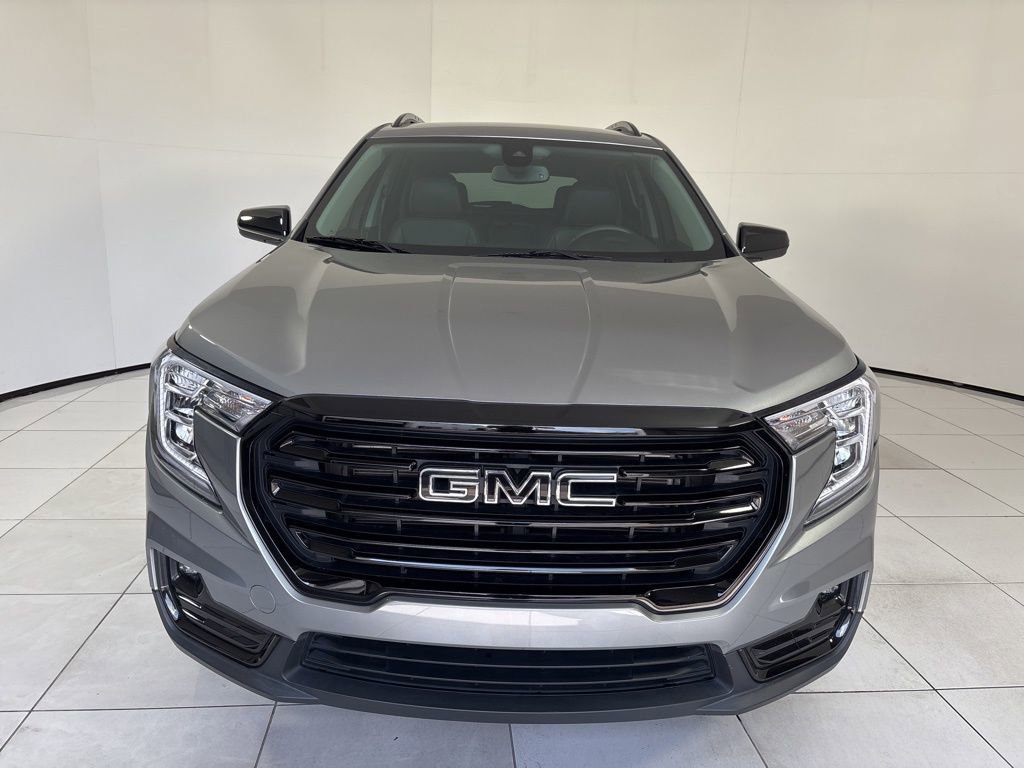 Used 2023 GMC Terrain SLT w/ Elevation Edition image 8