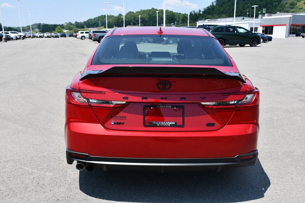 Used 2025 Toyota Camry SE image 6