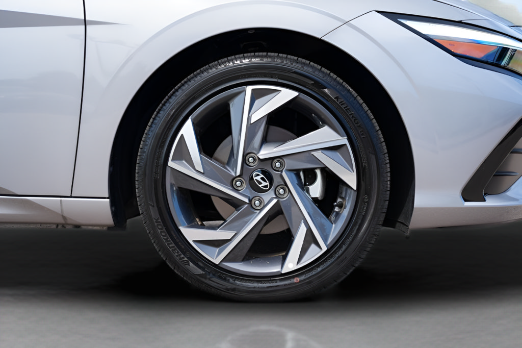 Certified 2026 Hyundai Elantra Limited FWD image 9