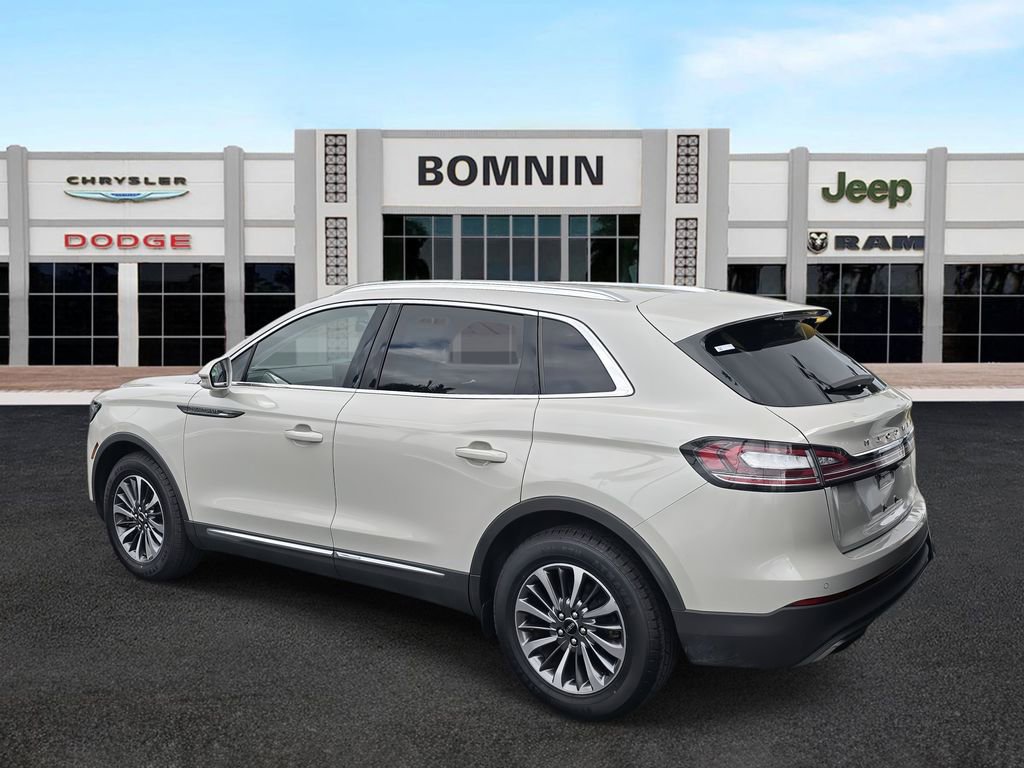 Used 2022 Lincoln Nautilus FWD w/ Premium Package image 3