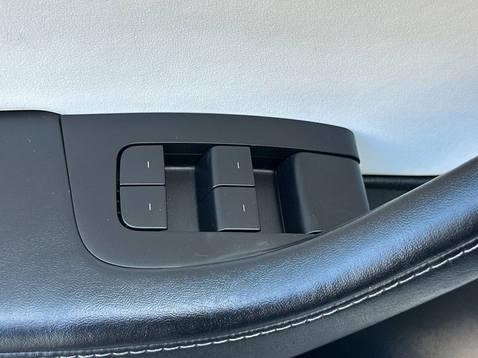 Used 2022 Tesla Model Y Performance AWD/4WD image 12