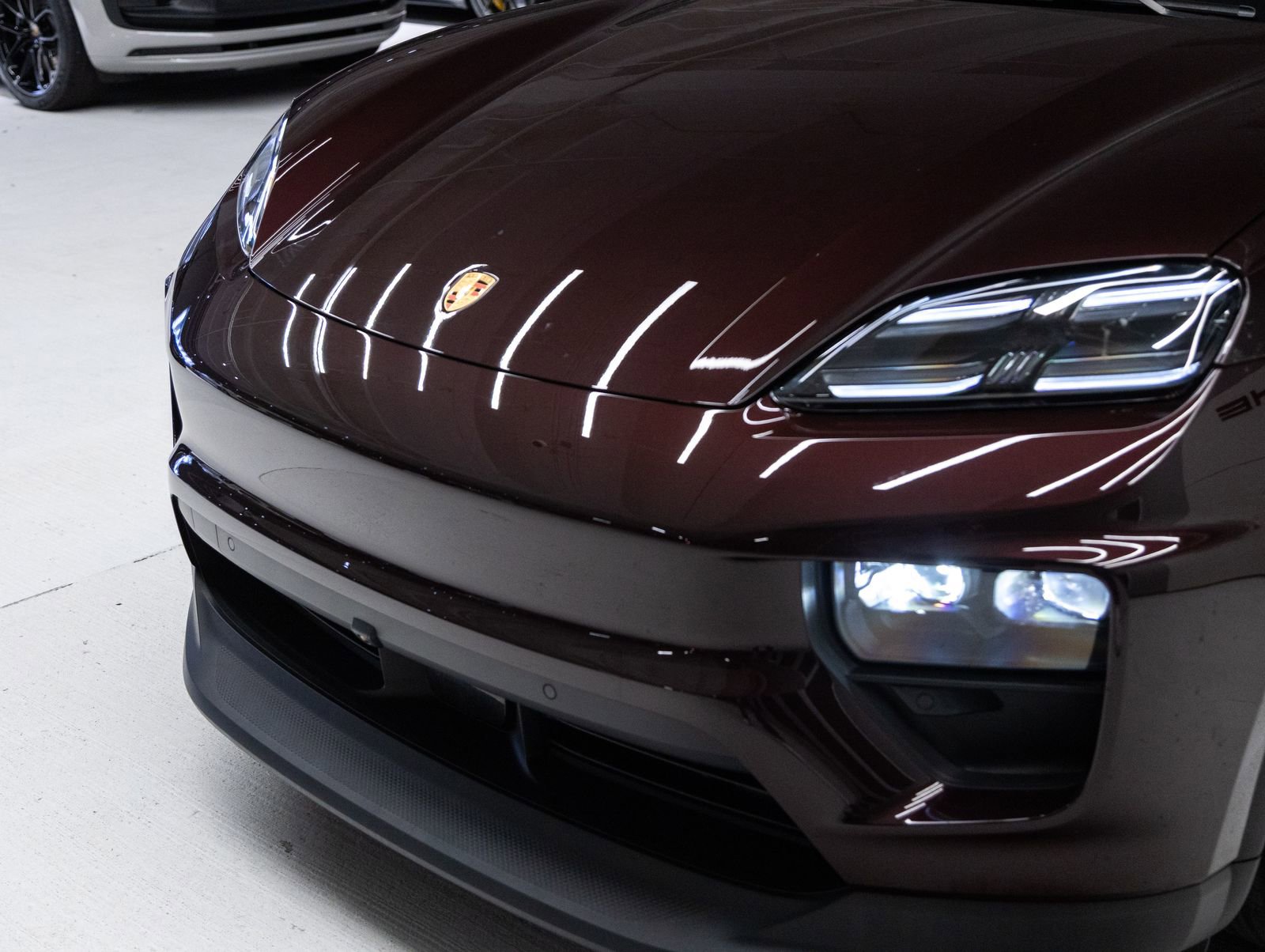 Certified 2025 Porsche Macan Electric RWD image 32