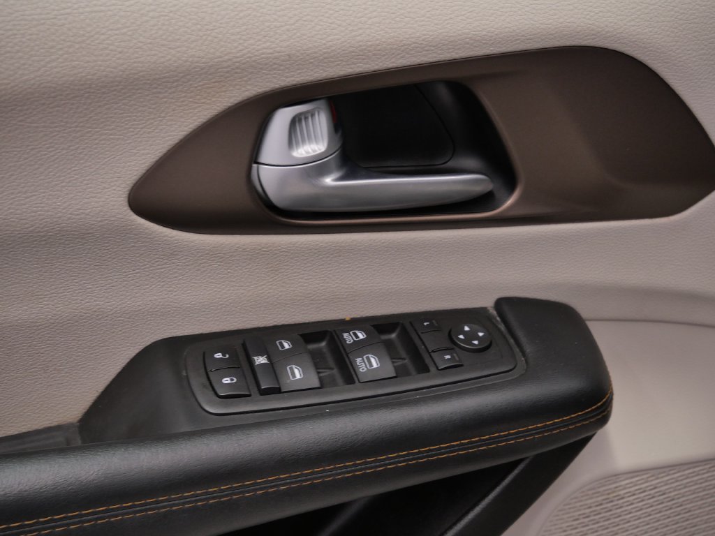 Certified 2017 Chrysler Pacifica Touring-L FWD image 20