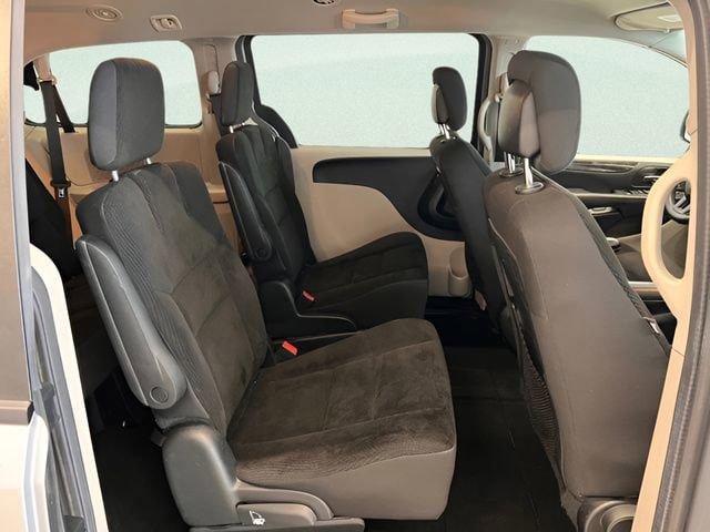 Used 2018 Dodge Grand Caravan SE w/ UConnect Hands-Free Group FWD image 8