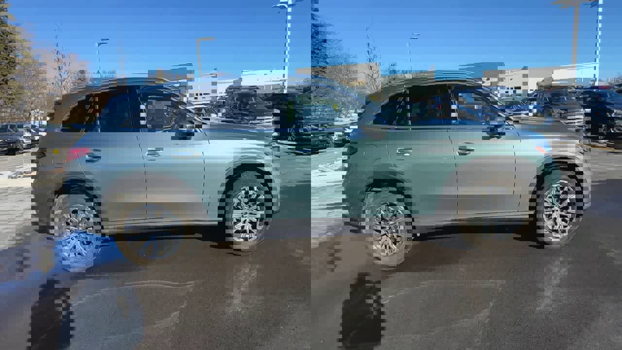 Used 2025 Mercedes-Benz GLC 300 4MATIC image 9