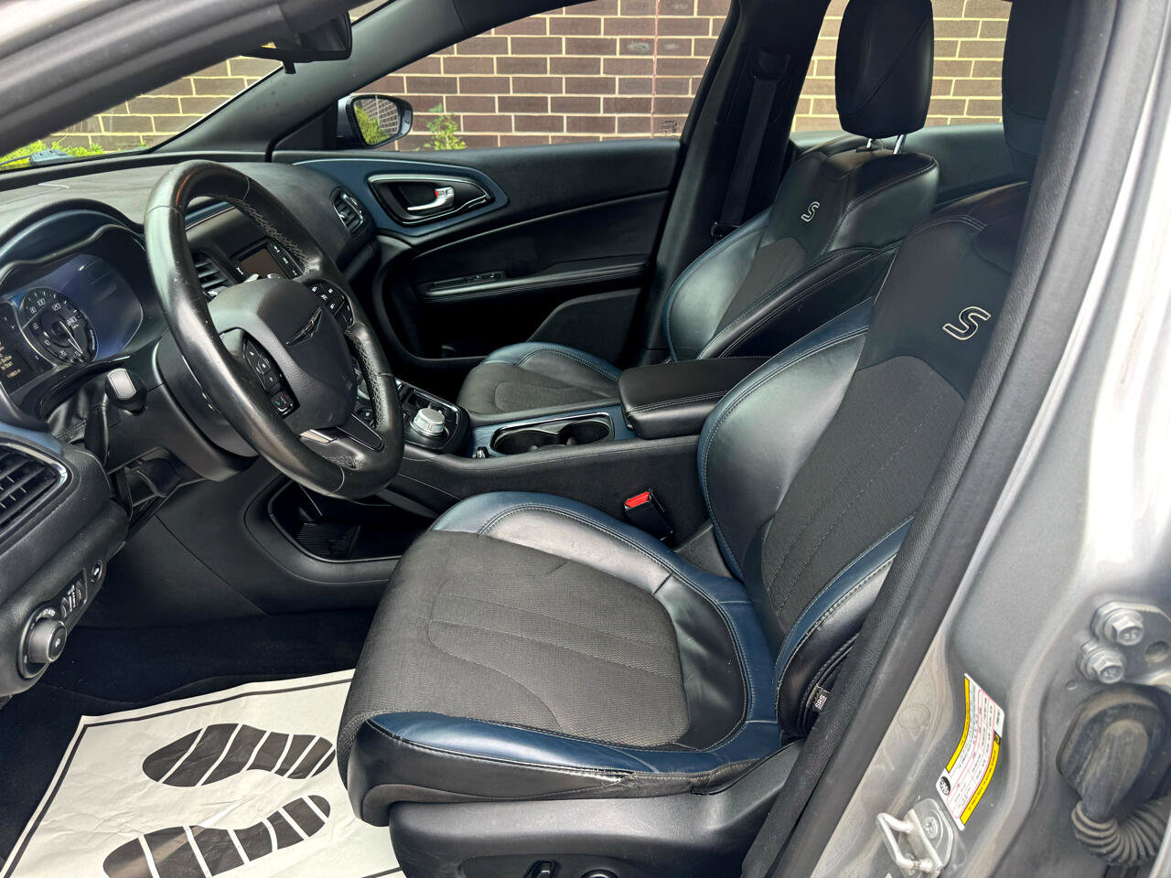 Used 2015 Chrysler 200 S image 5