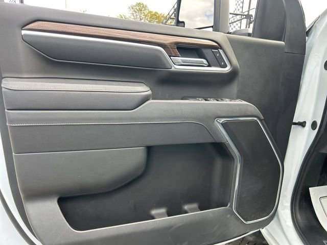 Used 2025 Chevrolet Silverado 2500 LT AWD/4WD image 11