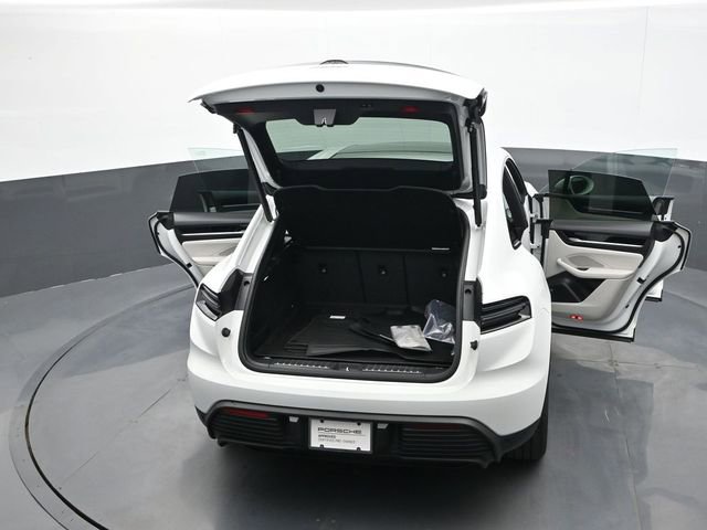 Certified 2025 Porsche Macan Electric RWD image 27