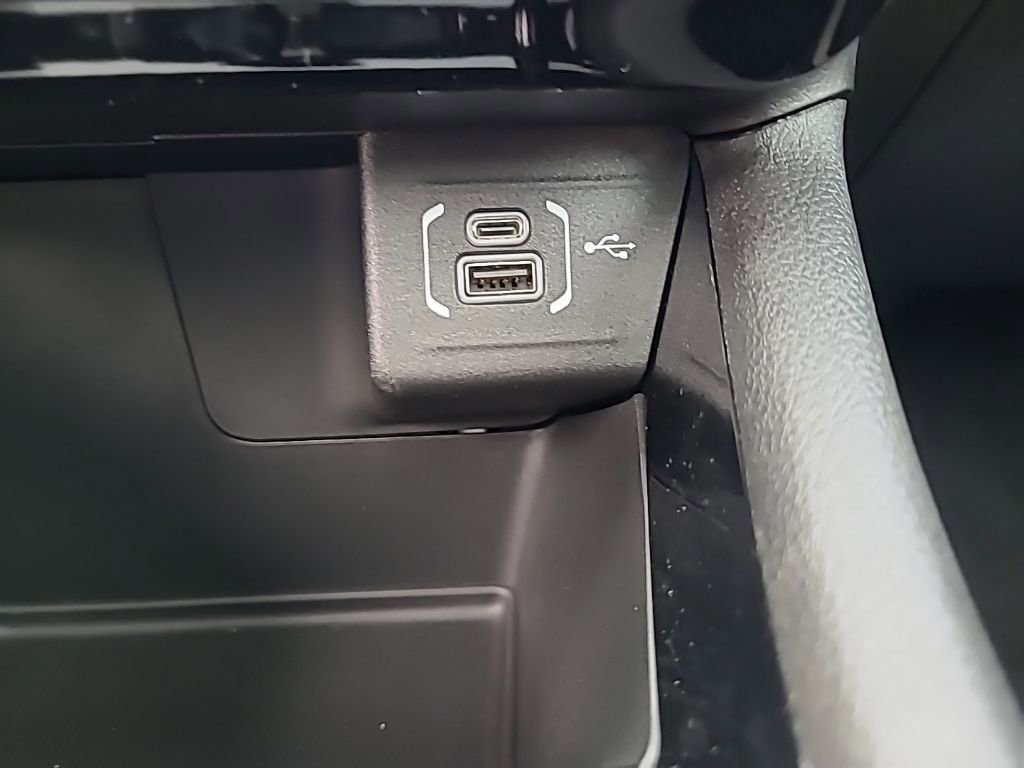 New 2026 Jeep Compass Latitude w/ Sun and Sound Group image 38