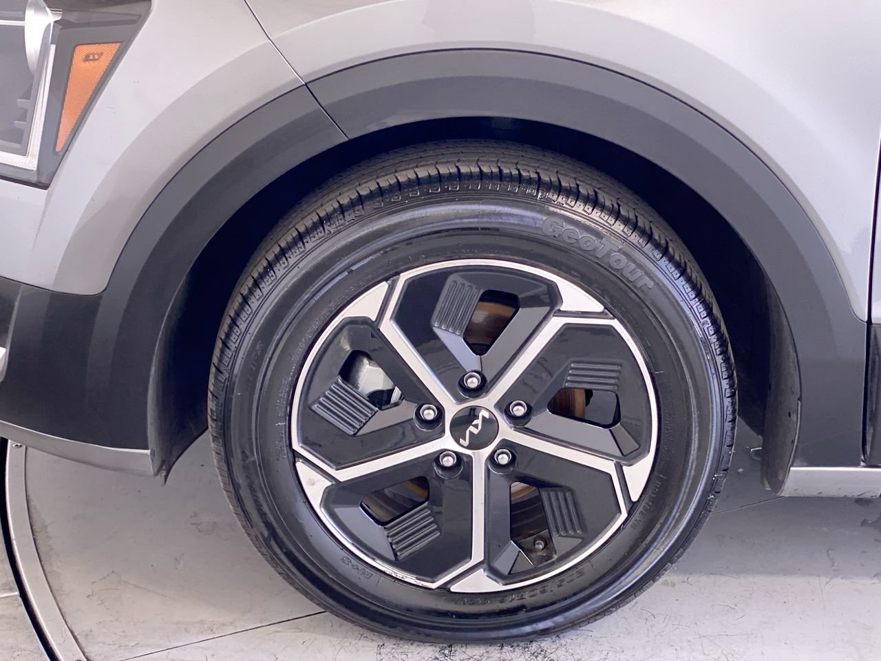 Certified 2025 Kia Niro LX FWD image 12