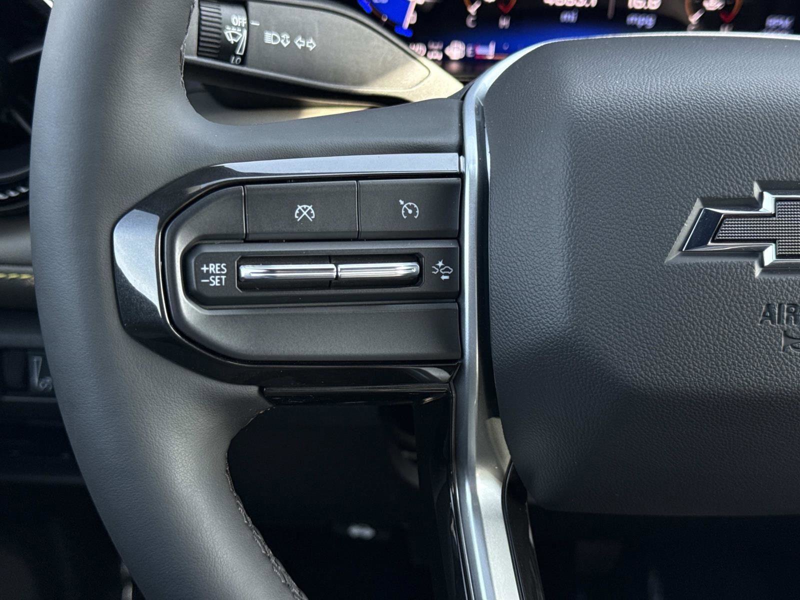 Used 2023 Chevrolet Colorado ZR2 w/ ZR2 Convenience Package III image 9