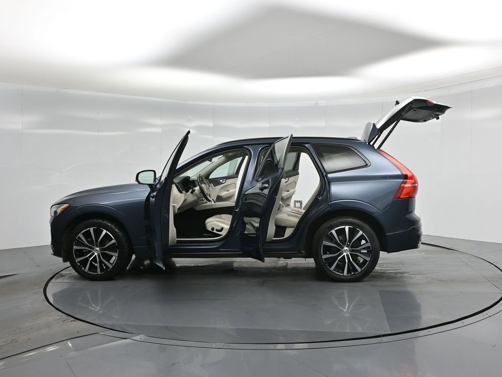 Used 2023 Volvo XC60 B5 Plus image 36