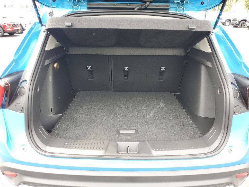 Used 2026 Chevrolet Trax LT w/ LT Convenience Package FWD image 28