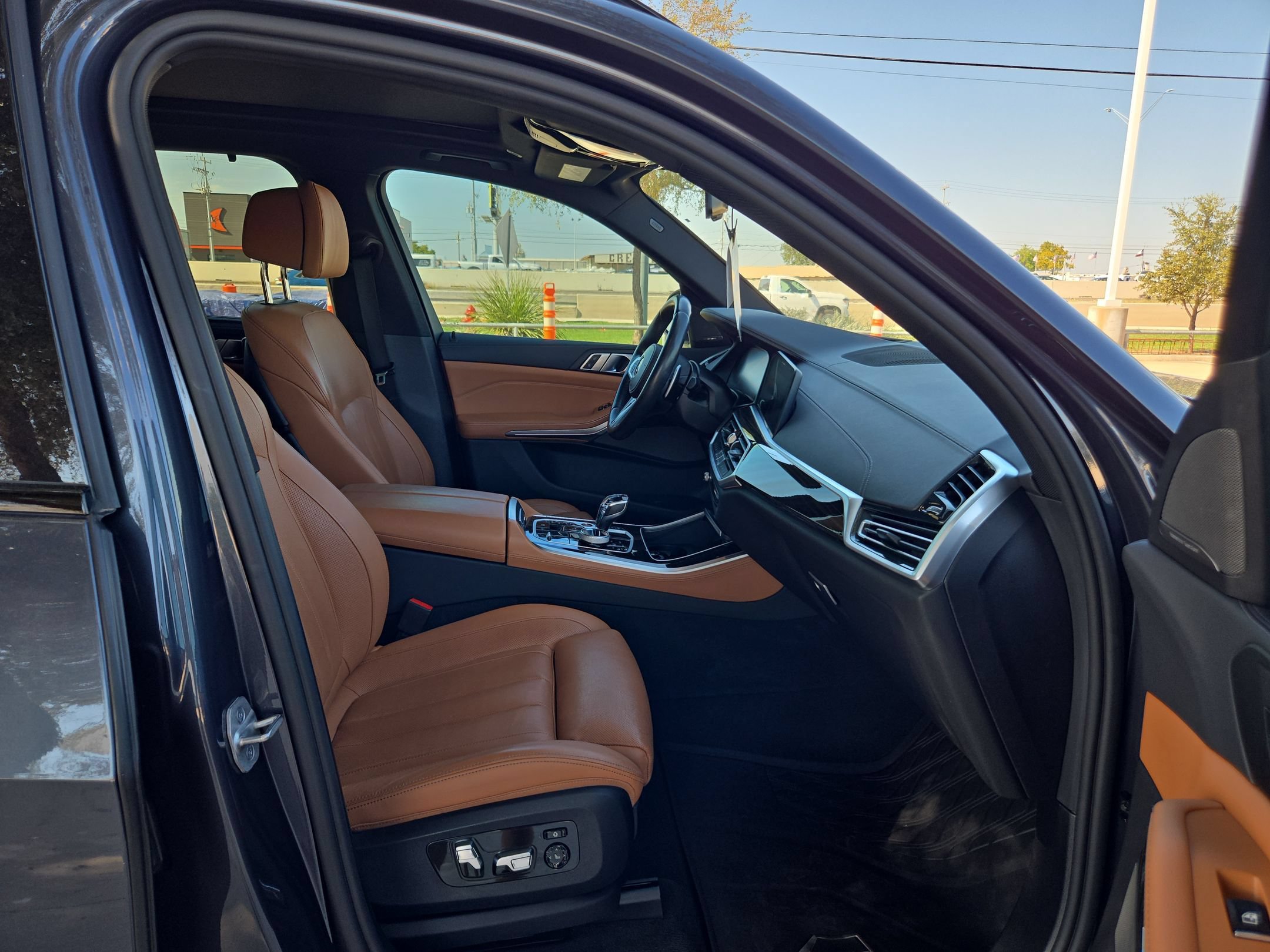 Used 2021 BMW X5 xDrive40i AWD/4WD image 25
