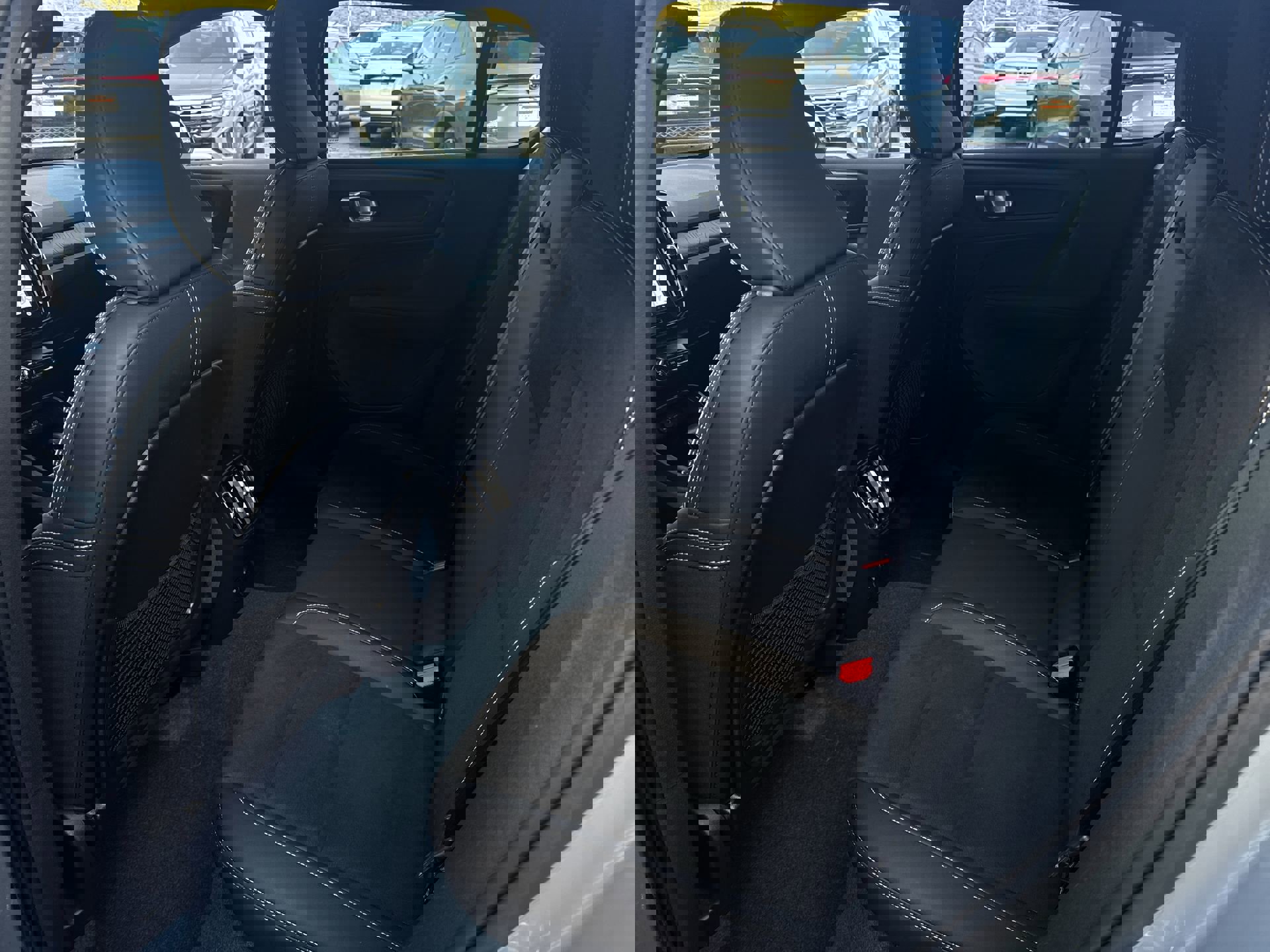 Used 2023 Volvo C40 P8 Recharge Ultimate image 26