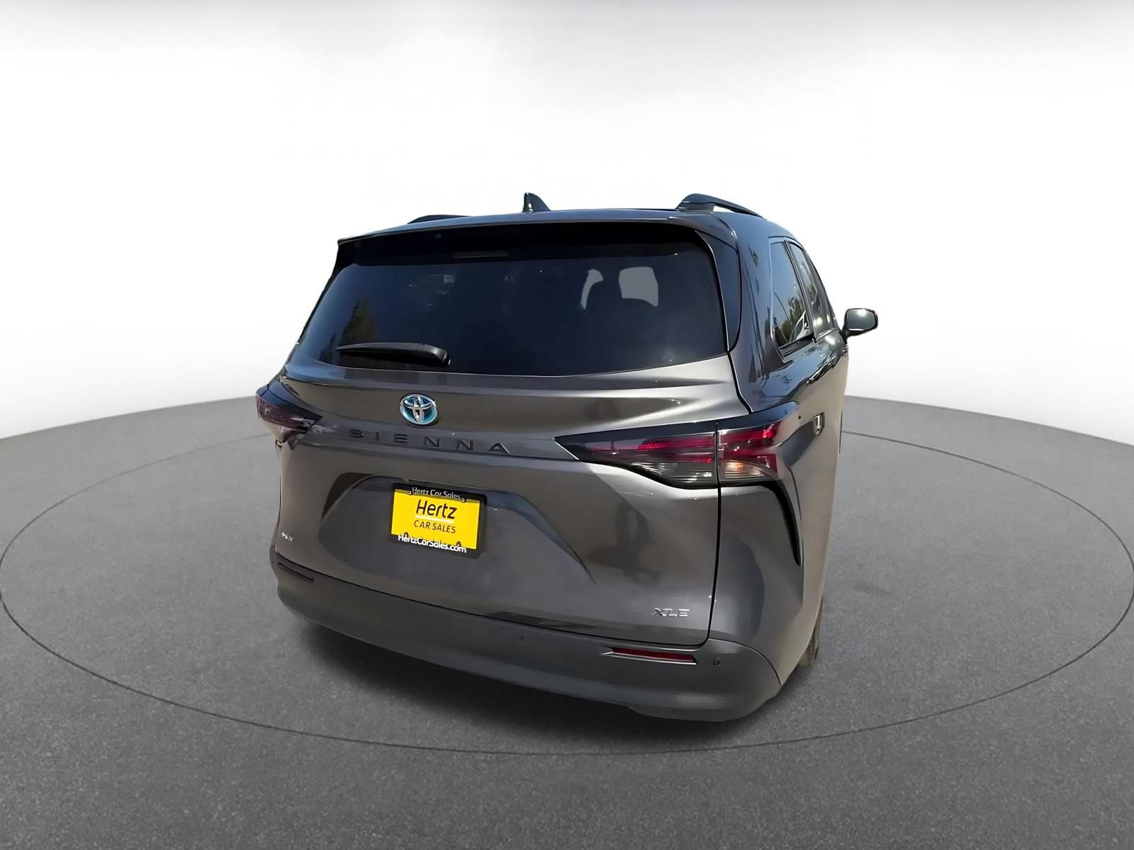Used 2025 Toyota Sienna XLE FWD image 13