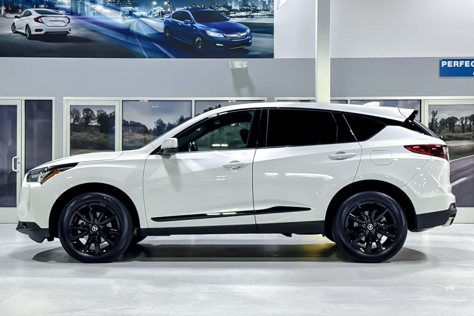 Used 2025 Acura RDX SH-AWD image 2
