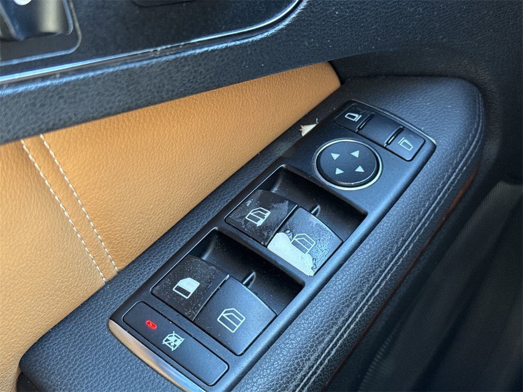Used 2013 Mercedes-Benz E 350 4MATIC Sedan image 17