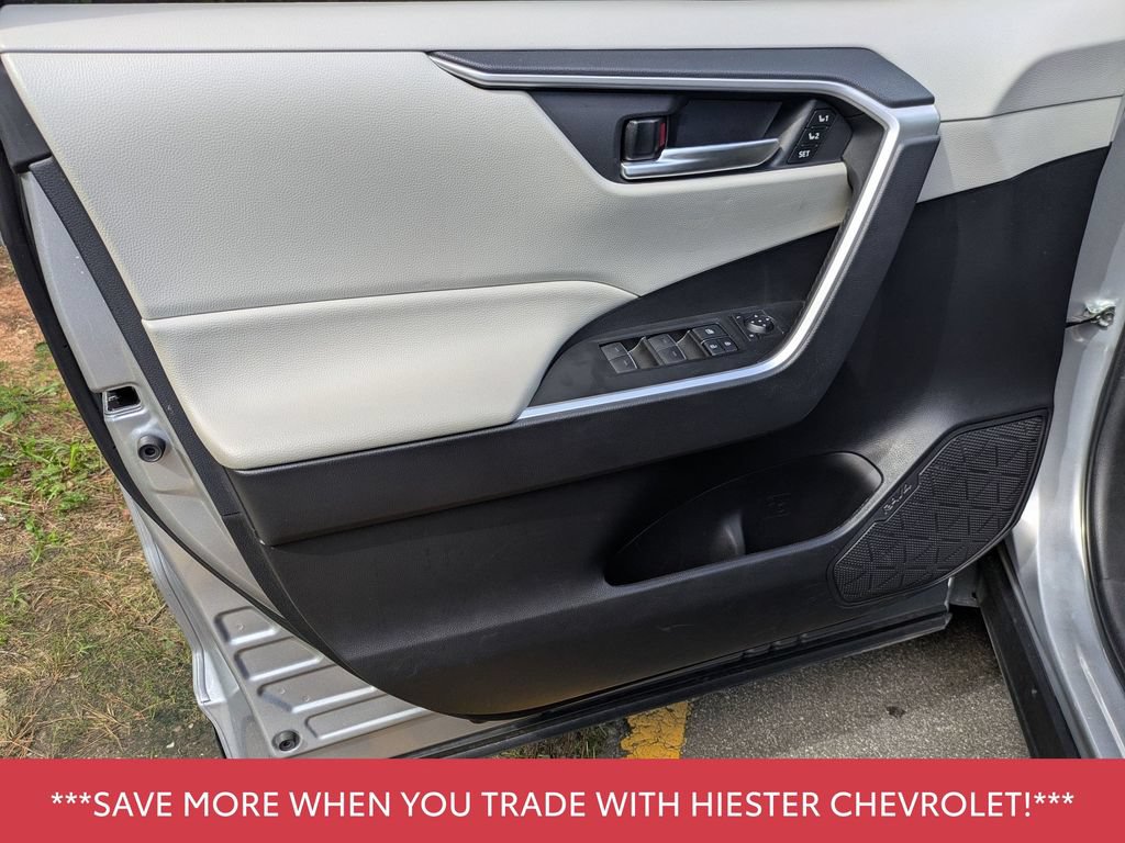 Used 2023 Toyota RAV4 XLE Premium AWD/4WD image 9