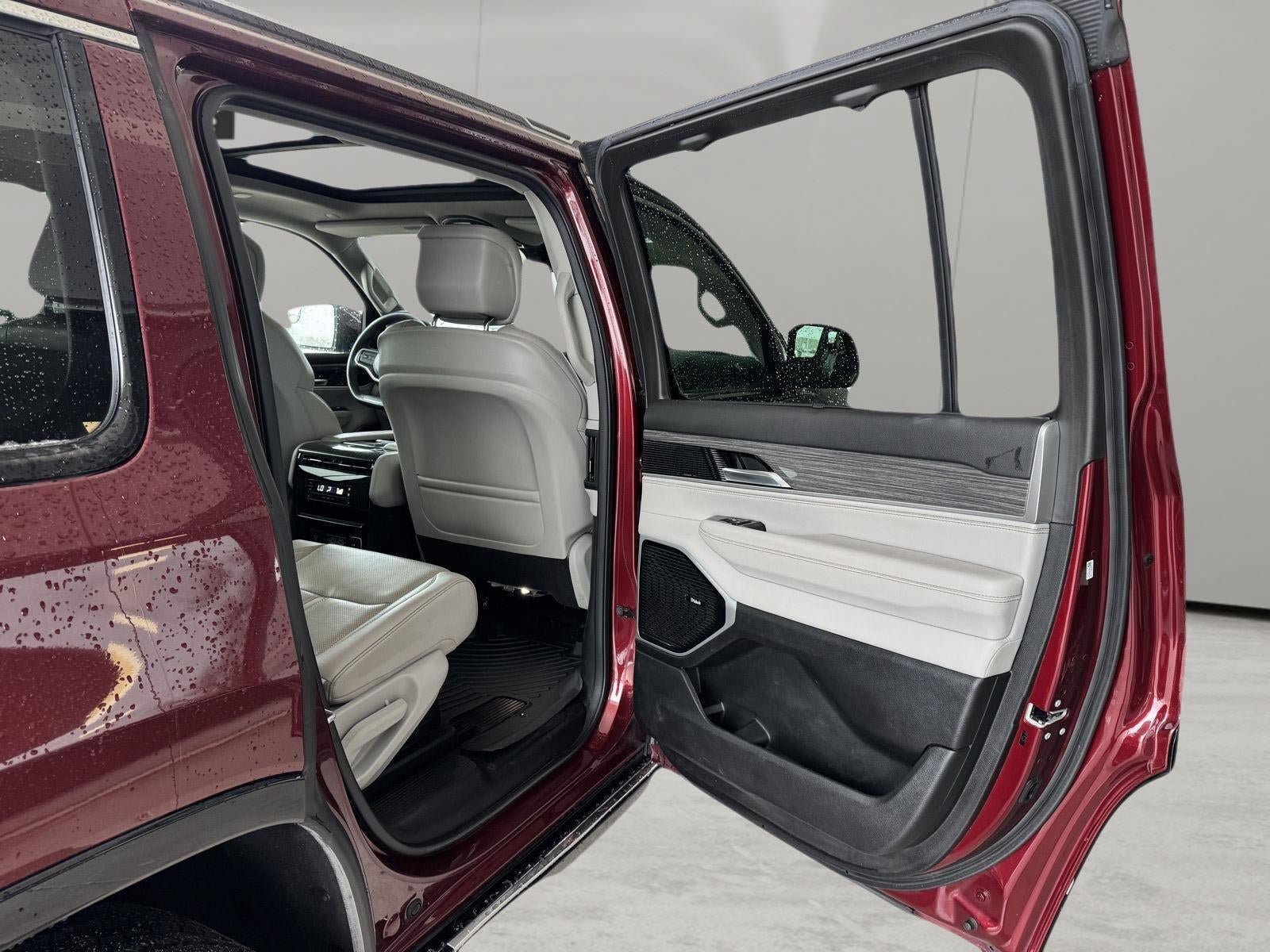 Used 2022 Jeep Wagoneer Series III w/ Premium Group I AWD/4WD image 28