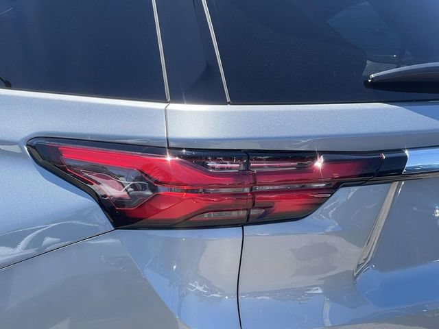 Certified 2023 Chevrolet Traverse LT FWD image 11