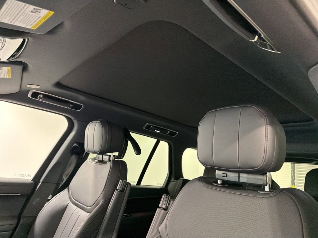 New 2026 Land Rover Range Rover SE image 19