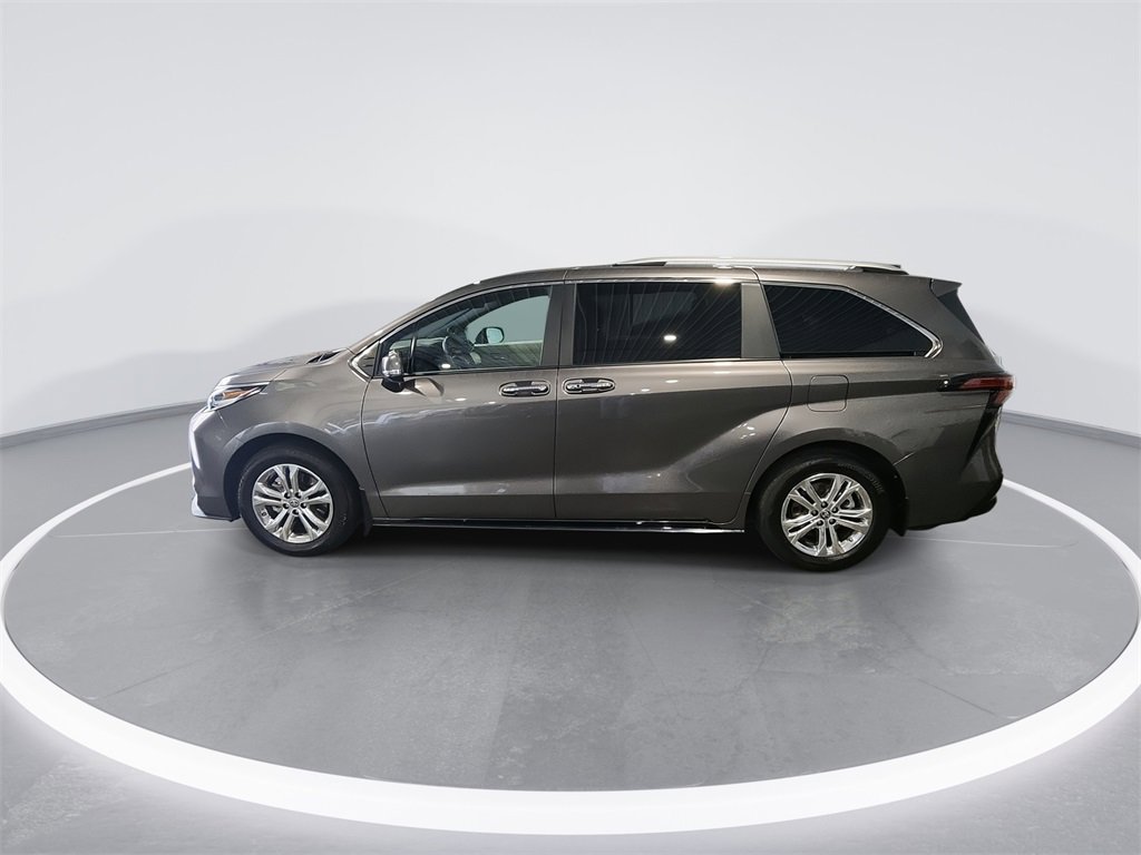 Used 2023 Toyota Sienna Platinum image 5
