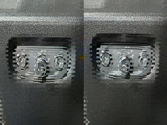 Used 2020 Chevrolet Traverse LT image 33