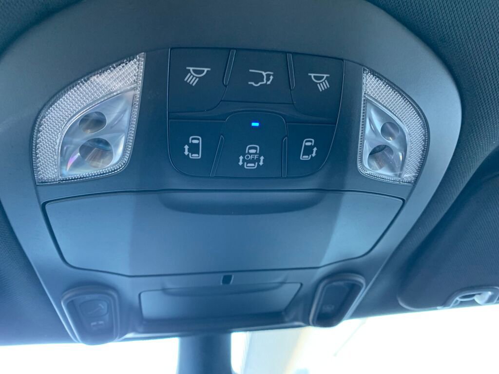 New 2026 Chrysler Pacifica Limited w/ S Appearance Package image 24