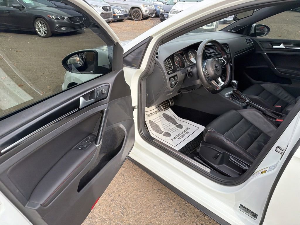 Used 2017 Volkswagen GTI SE image 18