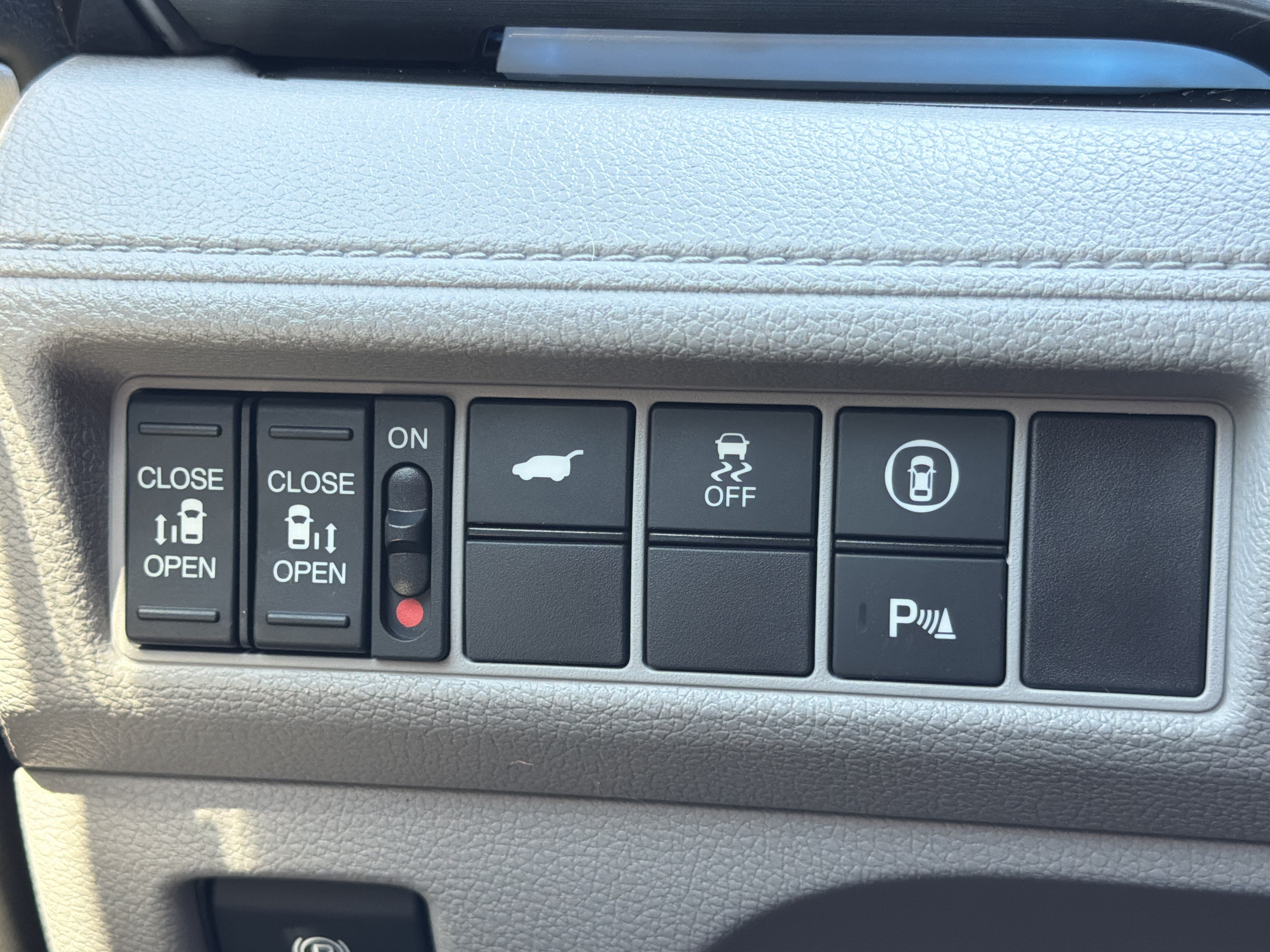 Certified 2024 Honda Odyssey Touring image 11