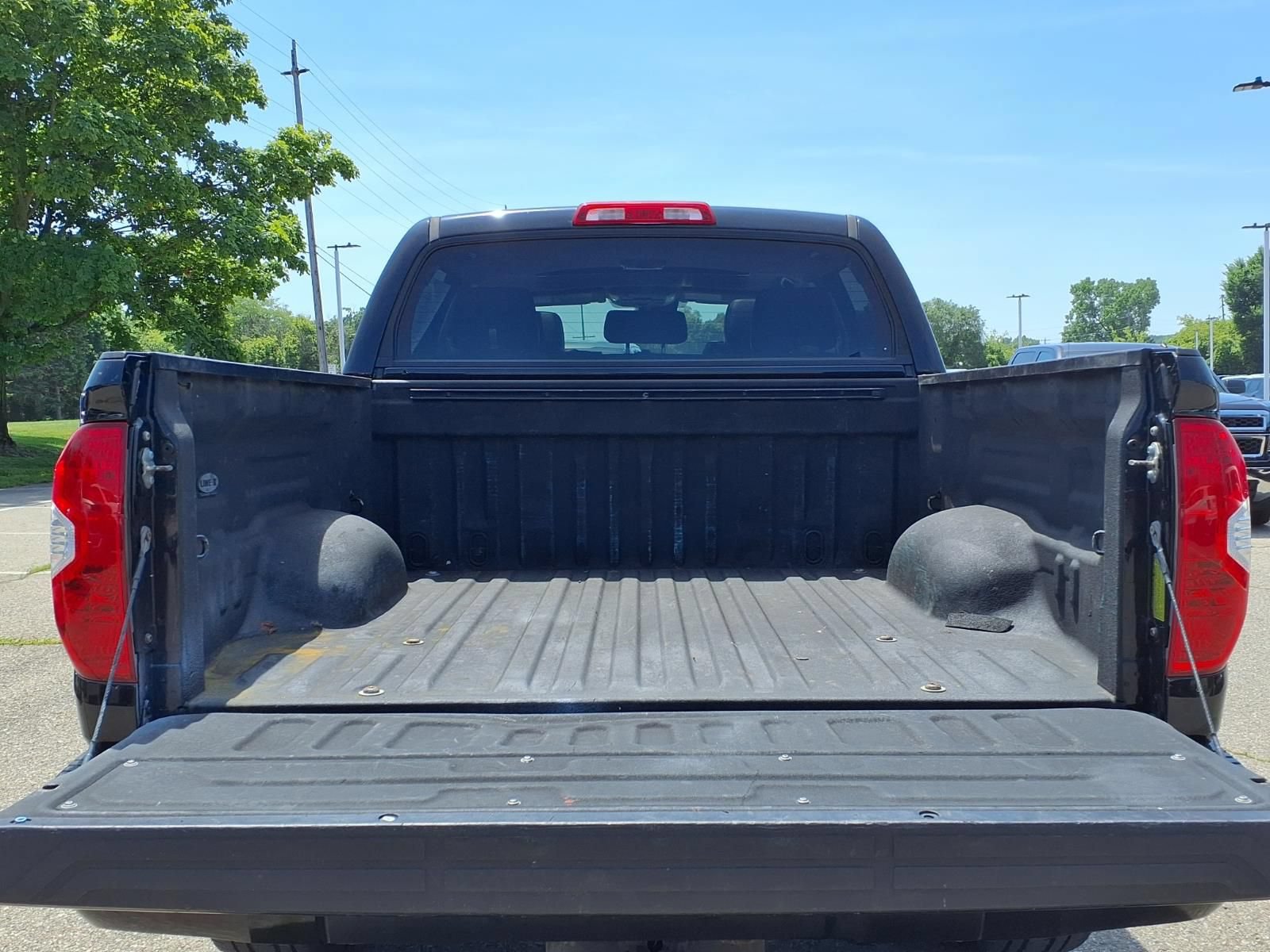 Used 2018 Toyota Tundra Limited w/ Limited Premium Package AWD/4WD image 9