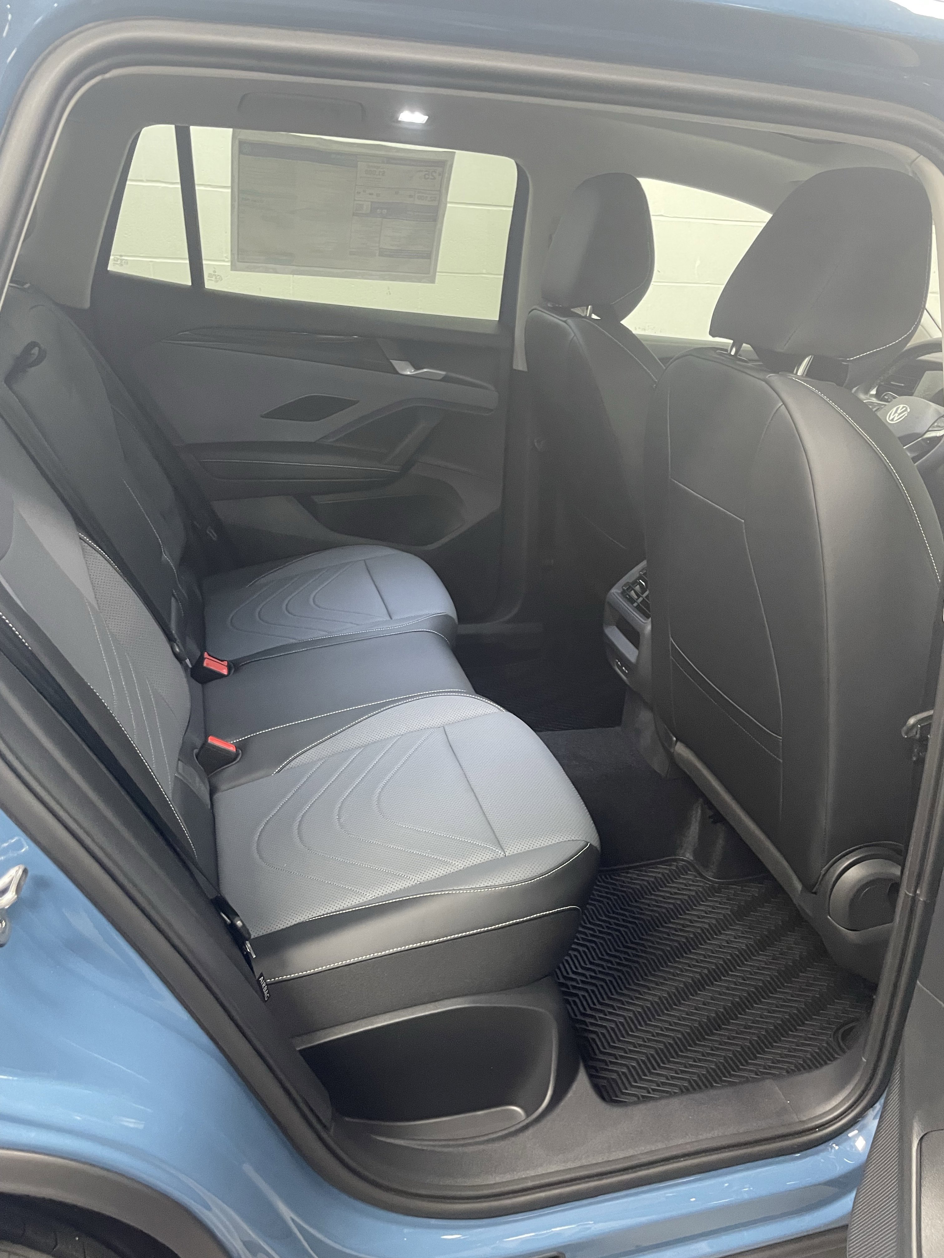 New 2025 Volkswagen Tiguan SE image 11