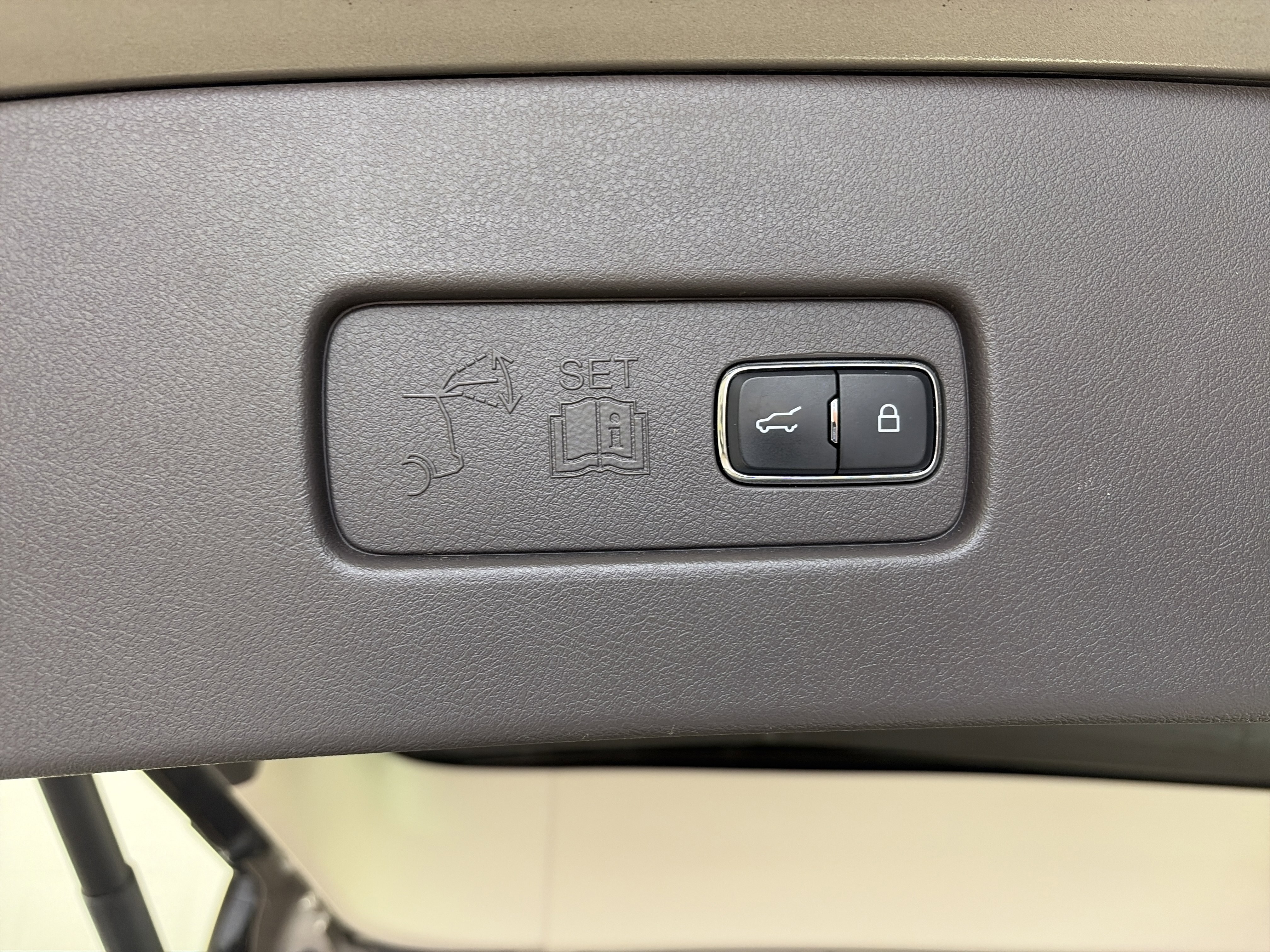 Used 2020 Lincoln Aviator Reserve w/ Equipment Group 201A image 17