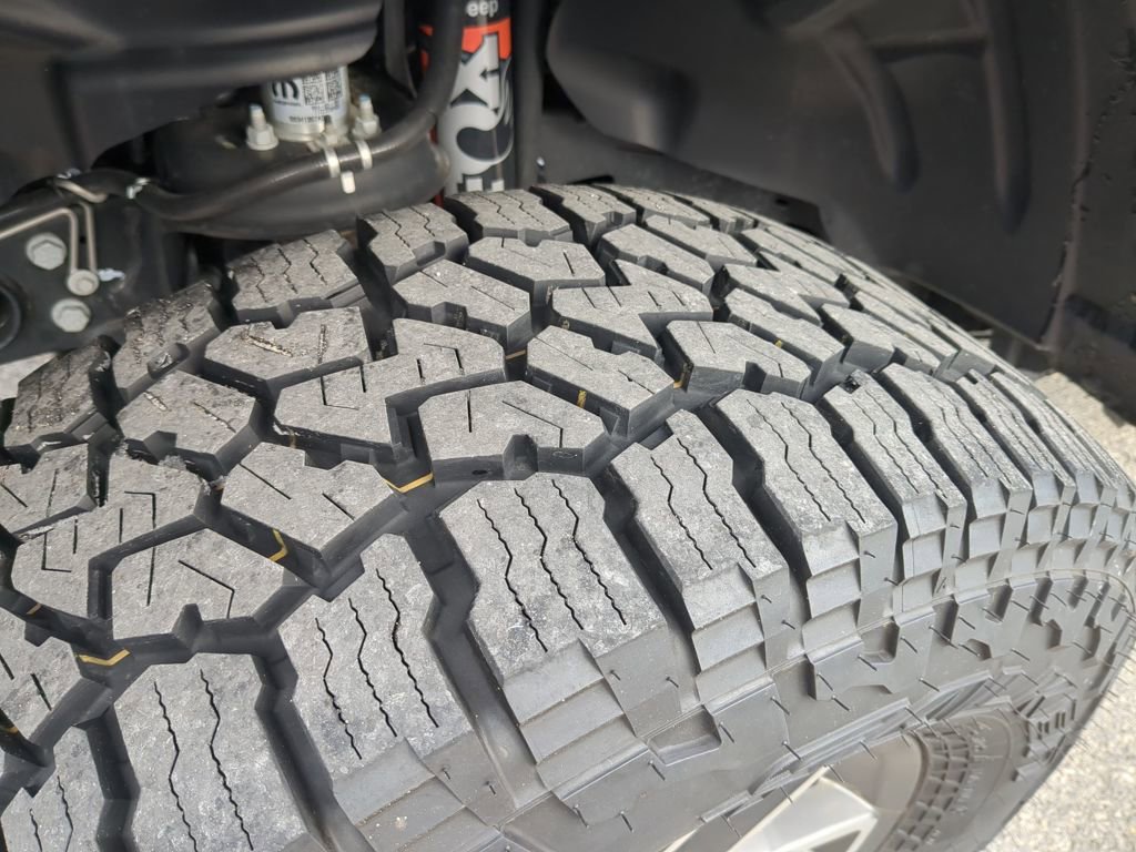 Used 2025 Jeep Gladiator Mojave w/ Convenience Group image 16