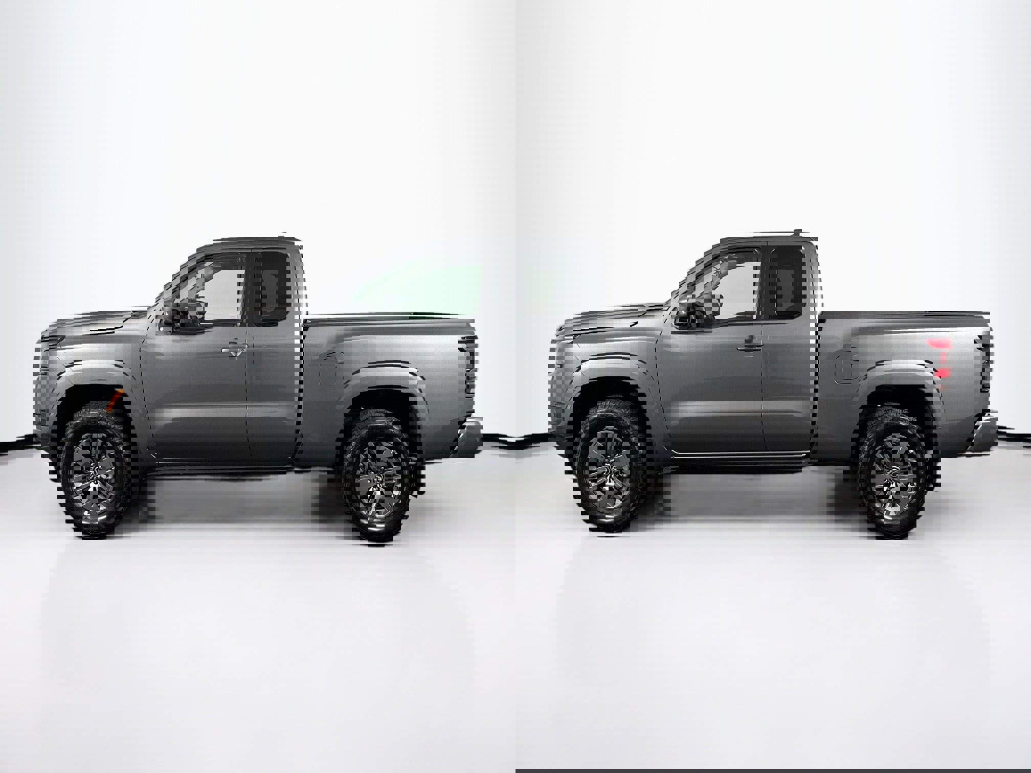Used 2025 Nissan Frontier SV image 7