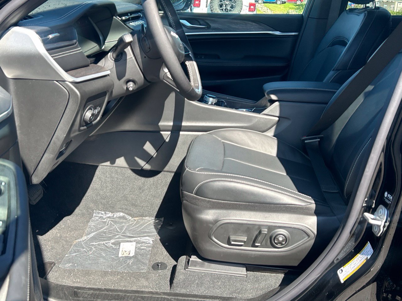 New 2027 Jeep Grand Cherokee Limited AWD/4WD image 9