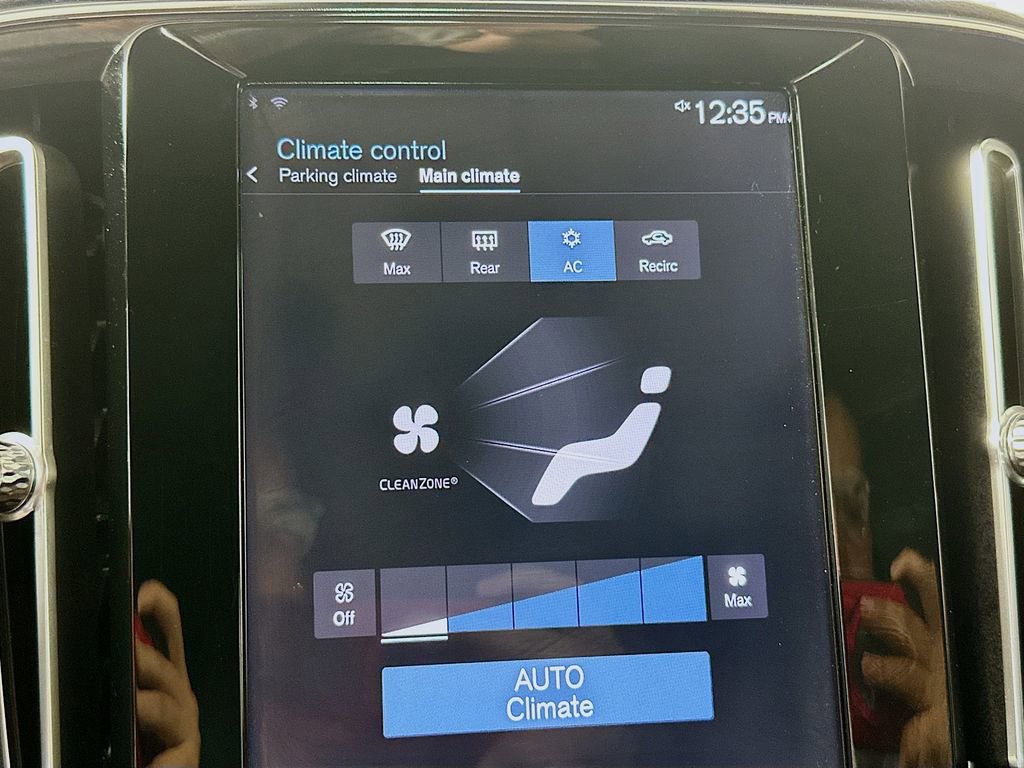 Used 2019 Volvo XC40 T5 Momentum image 16