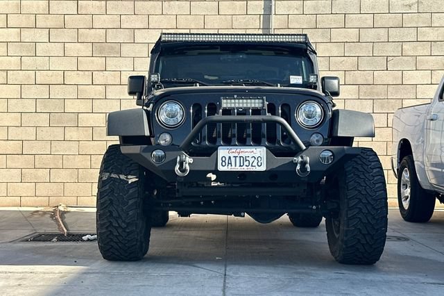 Used 2017 Jeep Wrangler Rubicon w/ Power Convenience Group AWD/4WD image 2