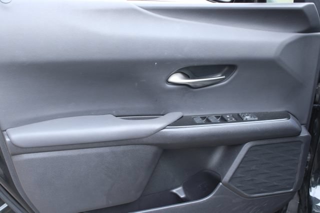 Used 2022 Lexus UX 200 w/ Accessory Package (Z1) FWD image 7