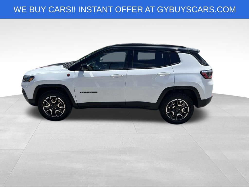 Used 2025 Jeep Compass Trailhawk w/ Trailer Tow Group AWD/4WD image 3