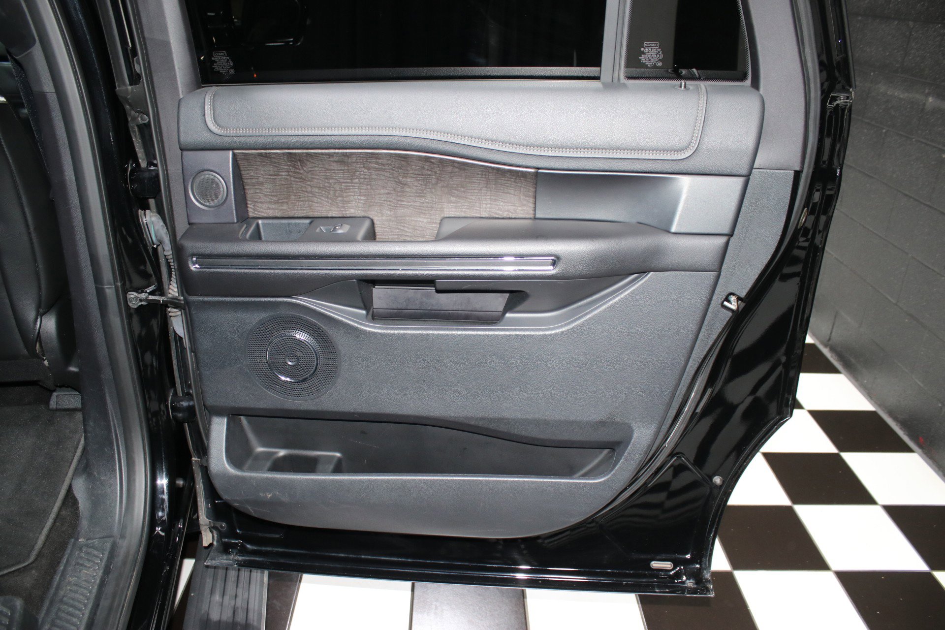 Used 2018 Ford Expedition Max Limited w/ Equipment Group 302A image 31