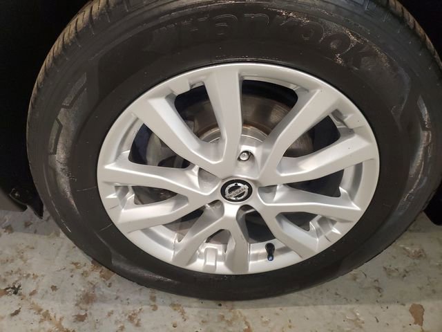 Used 2017 Nissan Rogue SV image 28