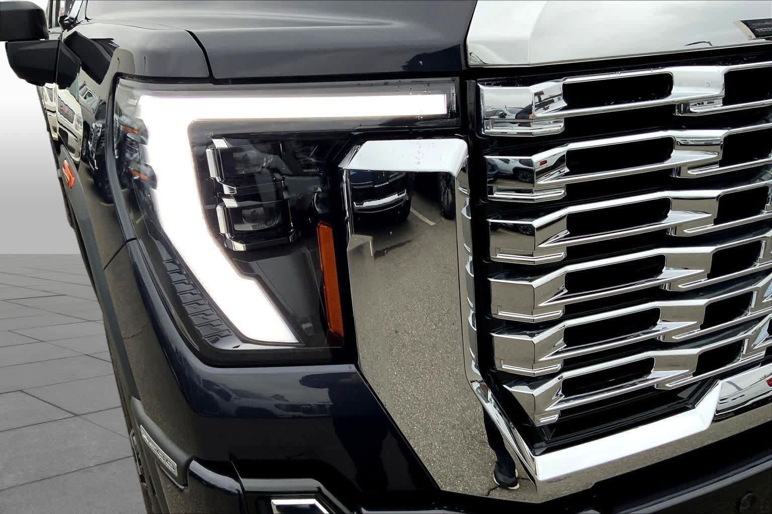 Used 2024 GMC Sierra 2500 Denali w/ Denali Reserve Package AWD/4WD image 21