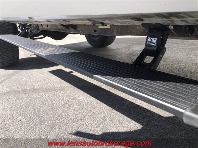 Used 2019 Chevrolet Suburban LT AWD/4WD image 27