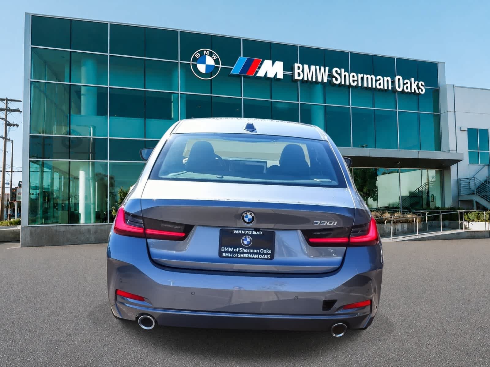 Used 2026 BMW 330i Sedan w/ Premium Package RWD image 5
